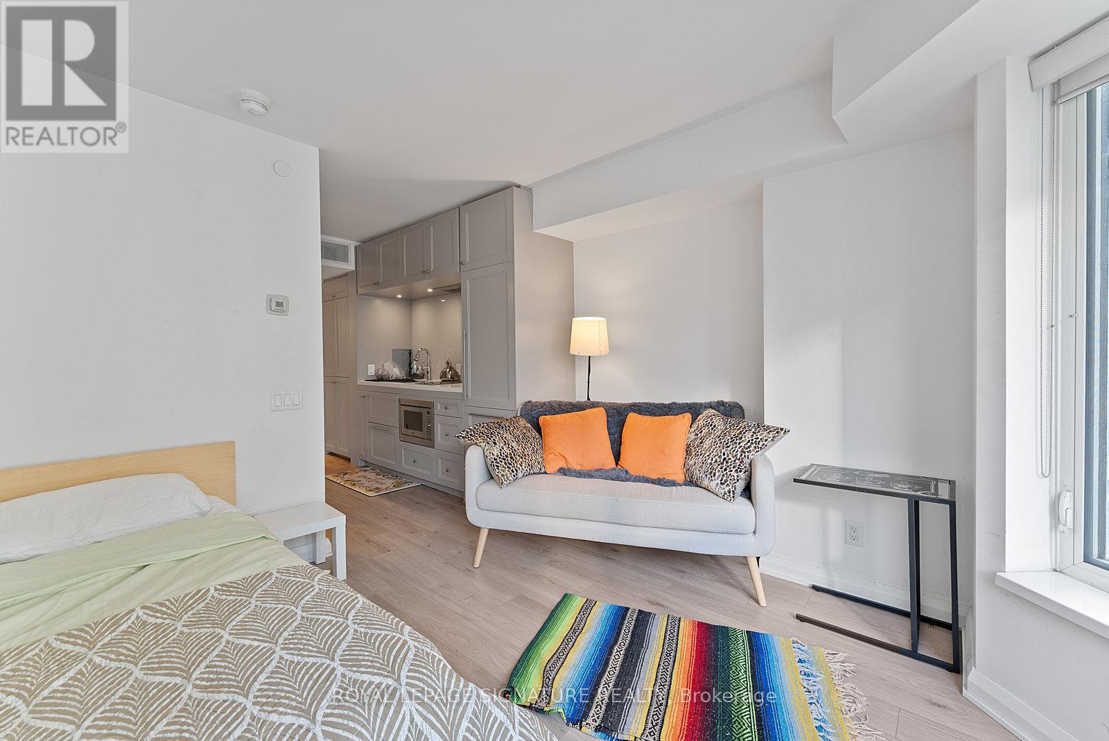 1013 - 155 Yorkville Avenue, Toronto (Annex), Ontario  M5R 0B4 - Photo 12 - C12446991