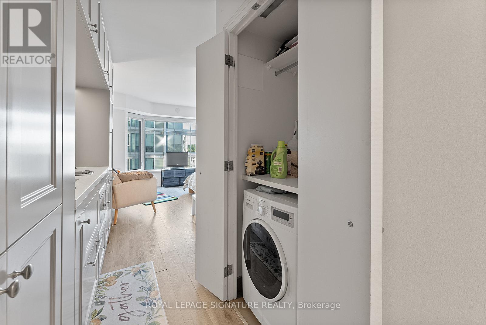 1013 - 155 Yorkville Avenue, Toronto (Annex), Ontario  M5R 0B4 - Photo 14 - C12446991