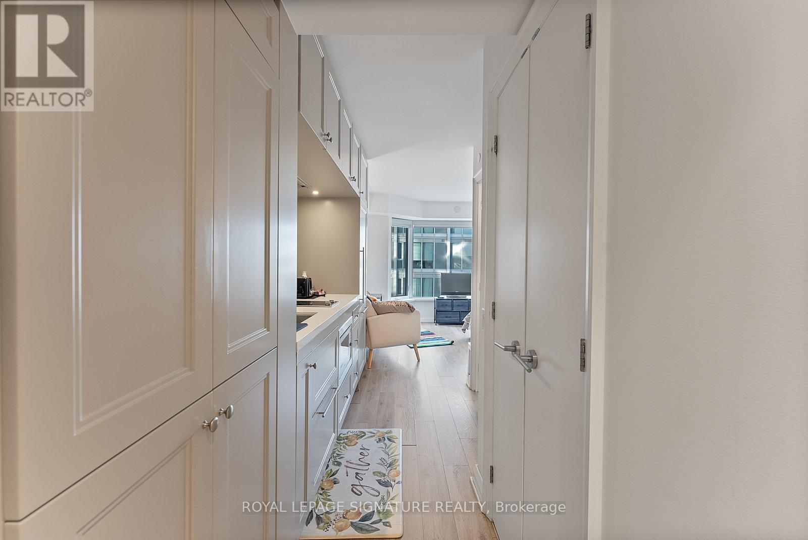 1013 - 155 Yorkville Avenue, Toronto (Annex), Ontario  M5R 0B4 - Photo 4 - C12446991