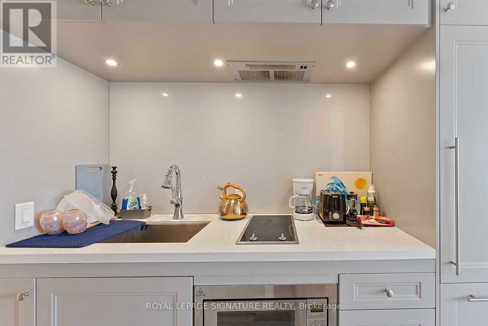 1013 - 155 Yorkville Avenue, Toronto (Annex), Ontario  M5R 0B4 - Photo 7 - C12446991