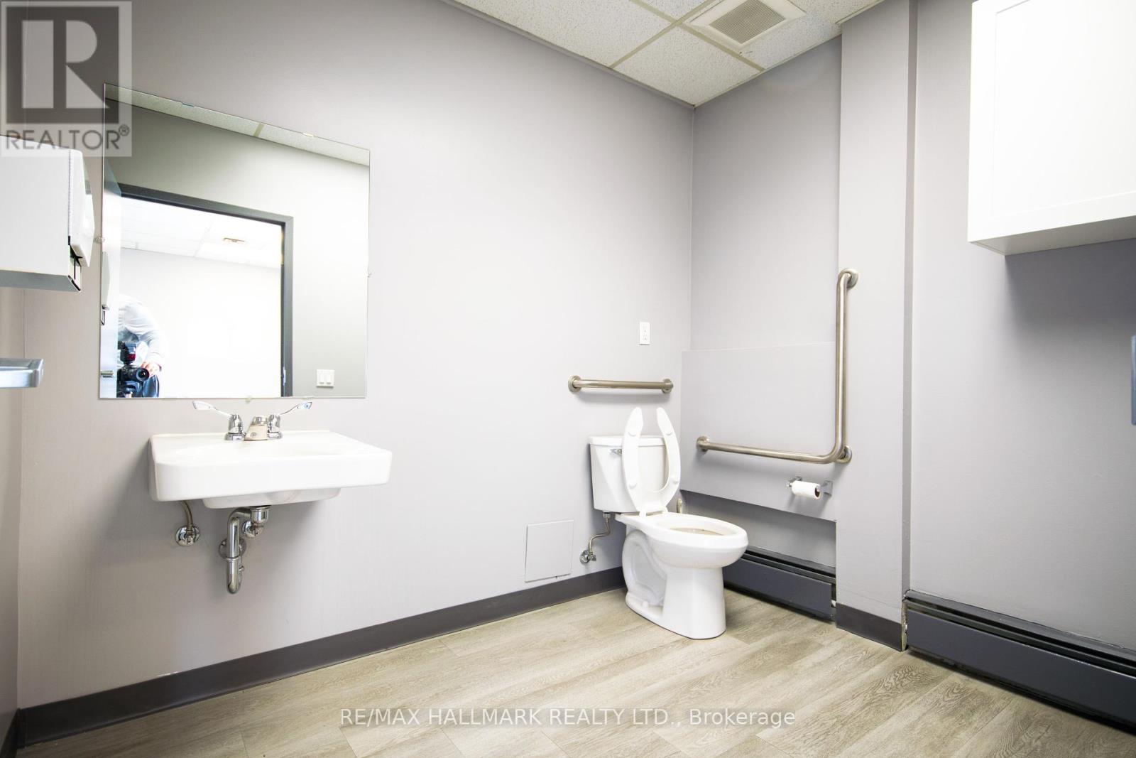 300 - 1200 Lawrence Avenue E, Toronto, Ontario  M3A 1E1 - Photo 7 - C12447014