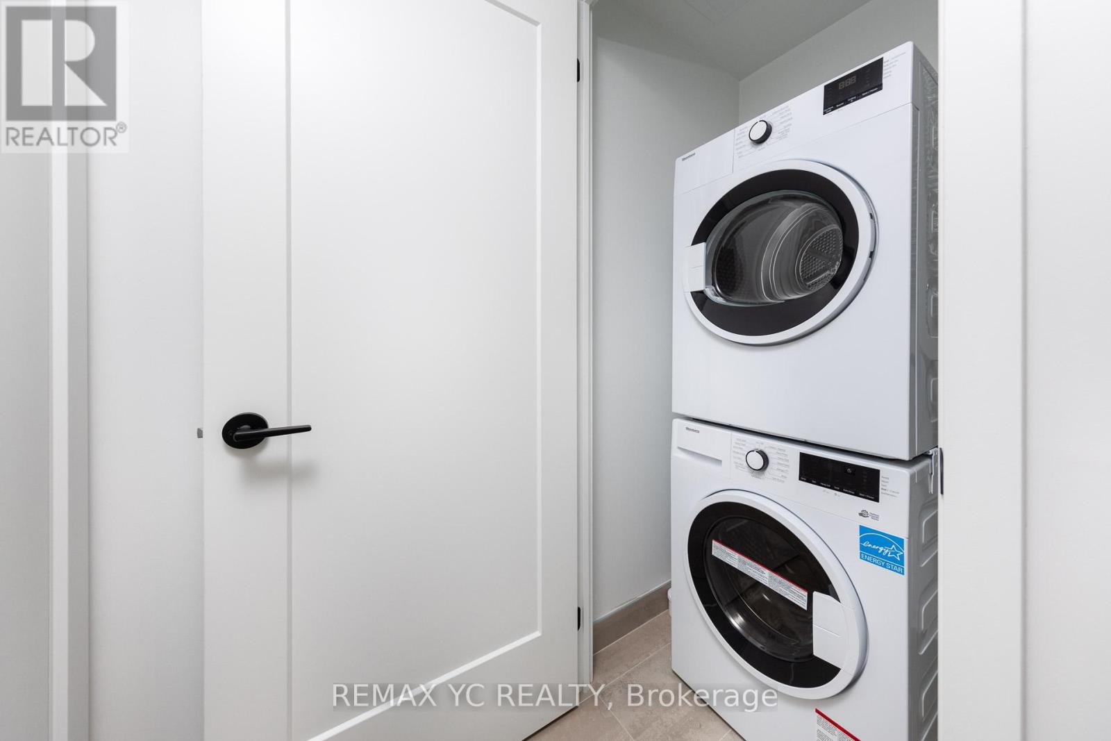 2207 - 5 Defries Street, Toronto, Ontario  M5A 0W7 - Photo 4 - C12447057