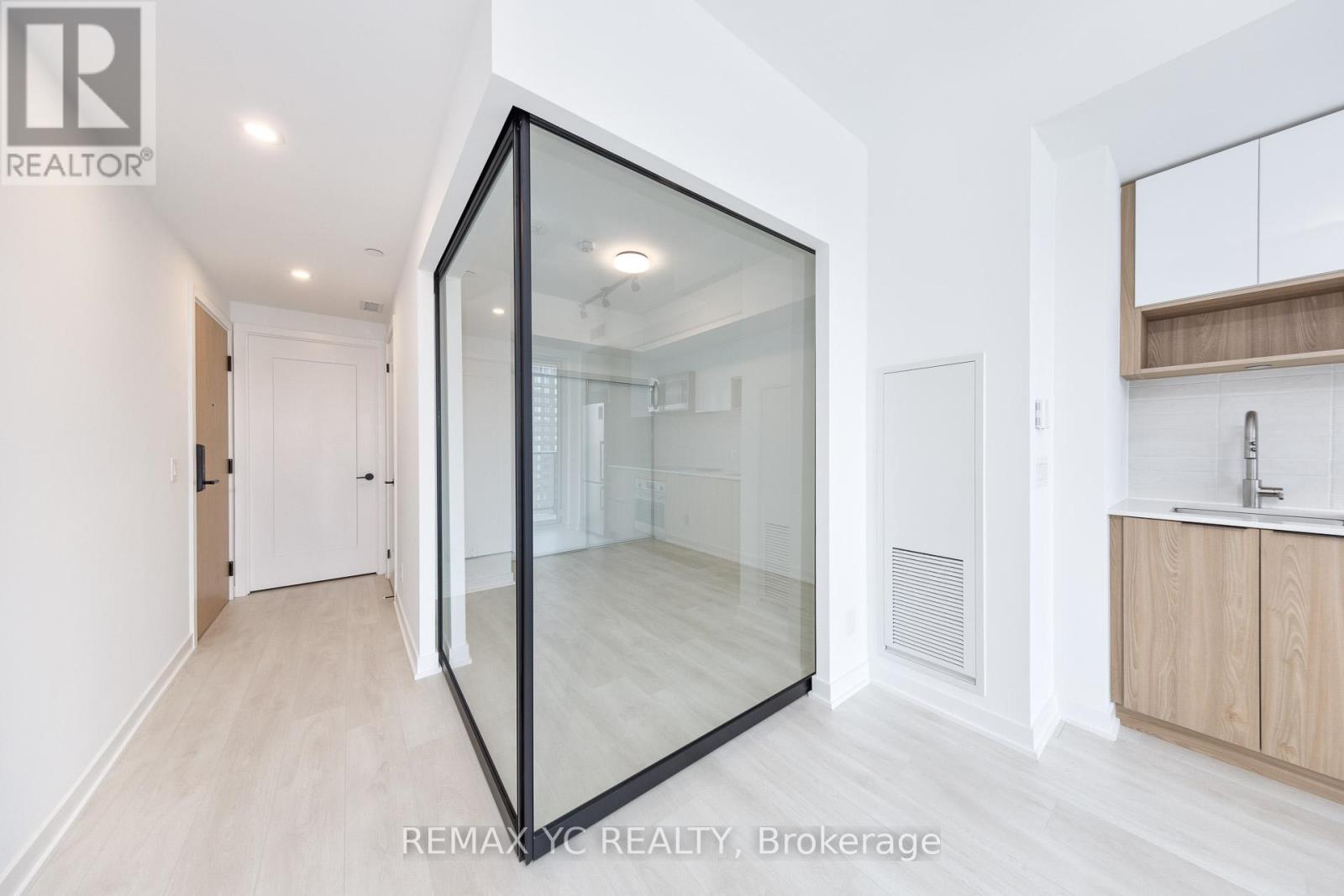 2207 - 5 Defries Street, Toronto, Ontario  M5A 0W7 - Photo 5 - C12447057