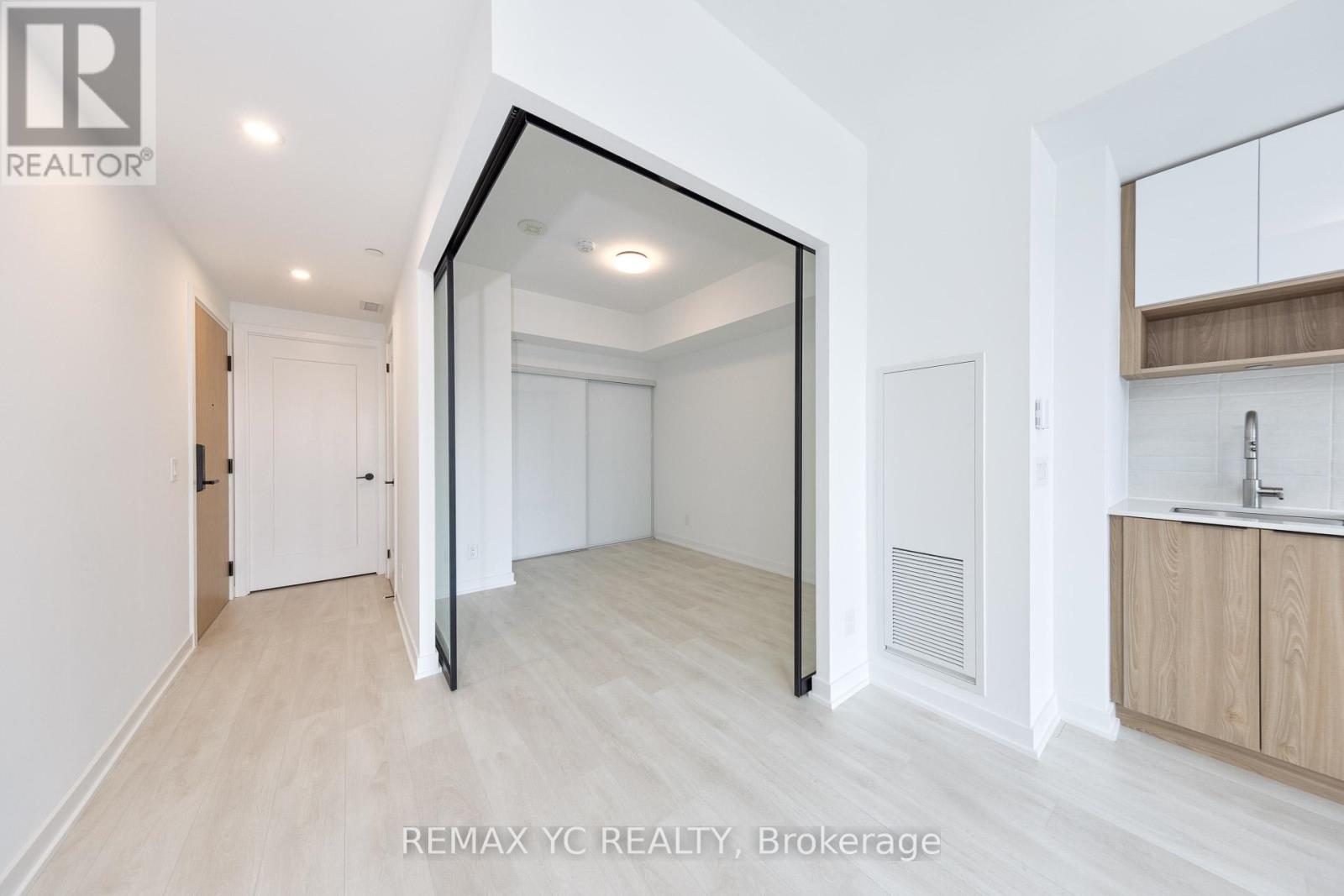 2207 - 5 Defries Street, Toronto, Ontario  M5A 0W7 - Photo 6 - C12447057