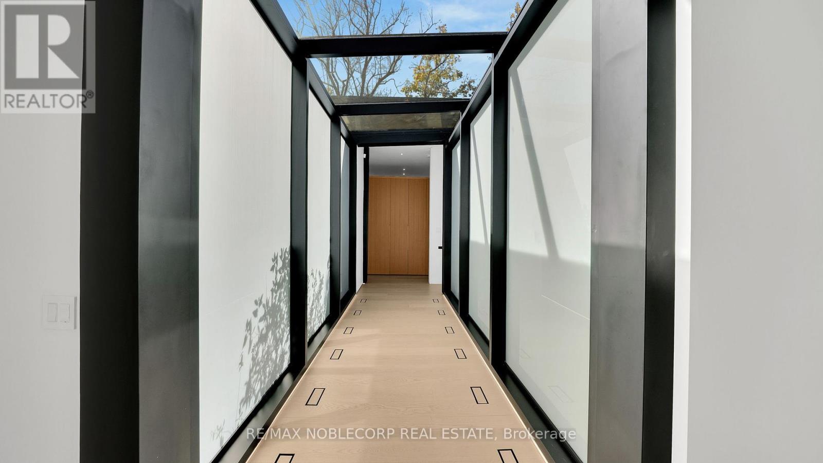 7 Waxwing Place, Toronto (Banbury-Don Mills), Ontario  M3C 1N5 - Photo 16 - C12447062