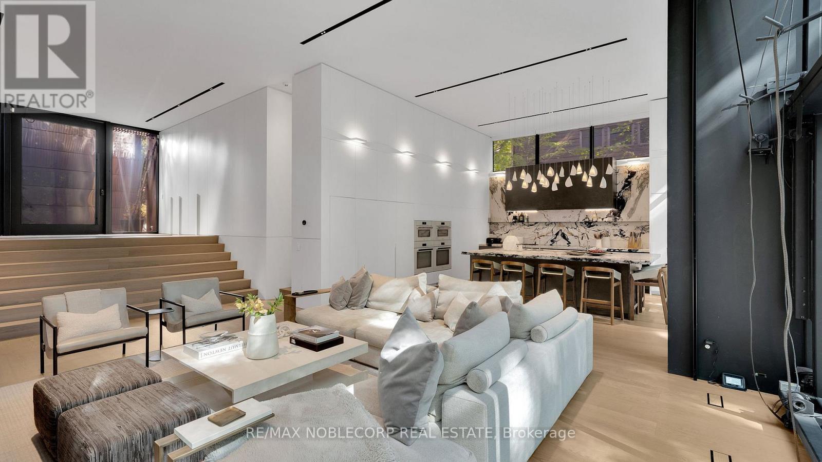 7 Waxwing Place, Toronto (Banbury-Don Mills), Ontario  M3C 1N5 - Photo 8 - C12447062