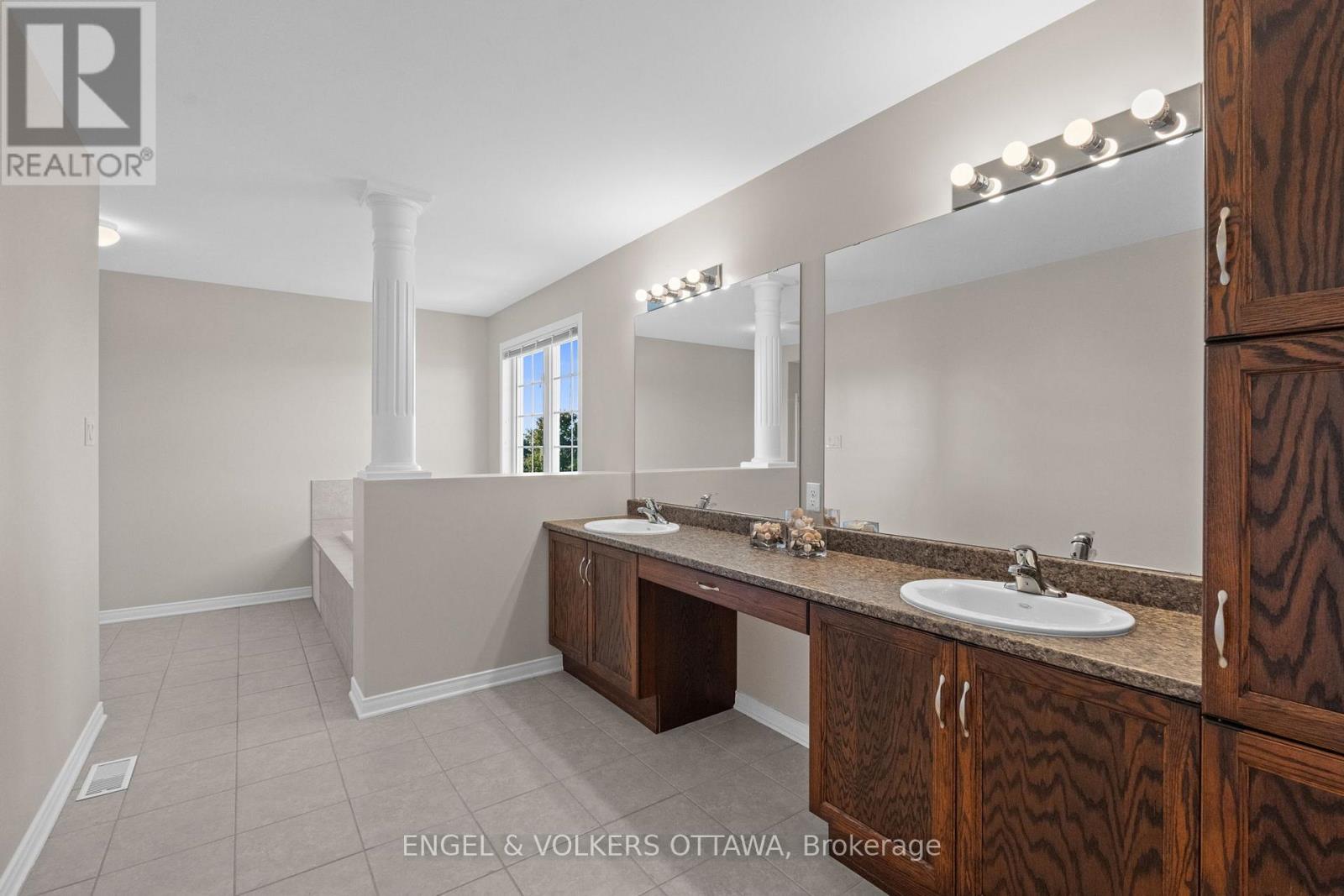 788 Kilbirnie Drive, Ottawa, Ontario  K2J 0M4 - Photo 31 - X12447104