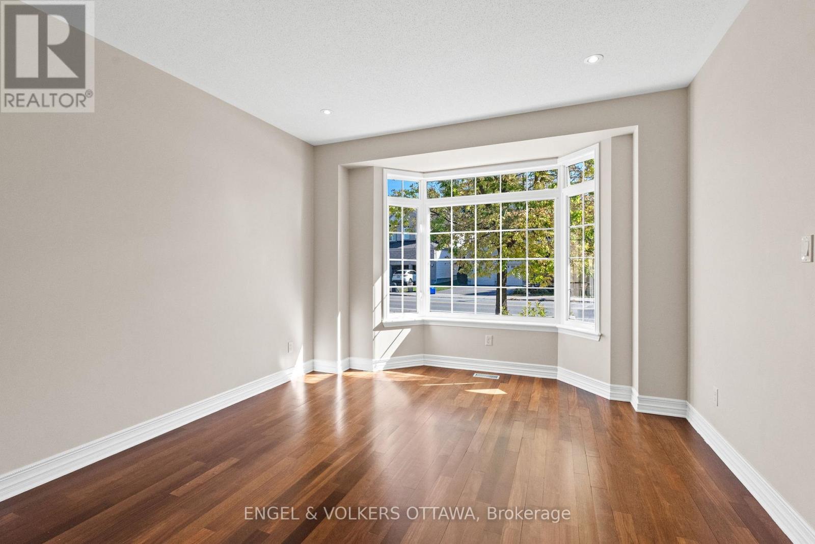 788 Kilbirnie Drive, Ottawa, Ontario  K2J 0M4 - Photo 5 - X12447104