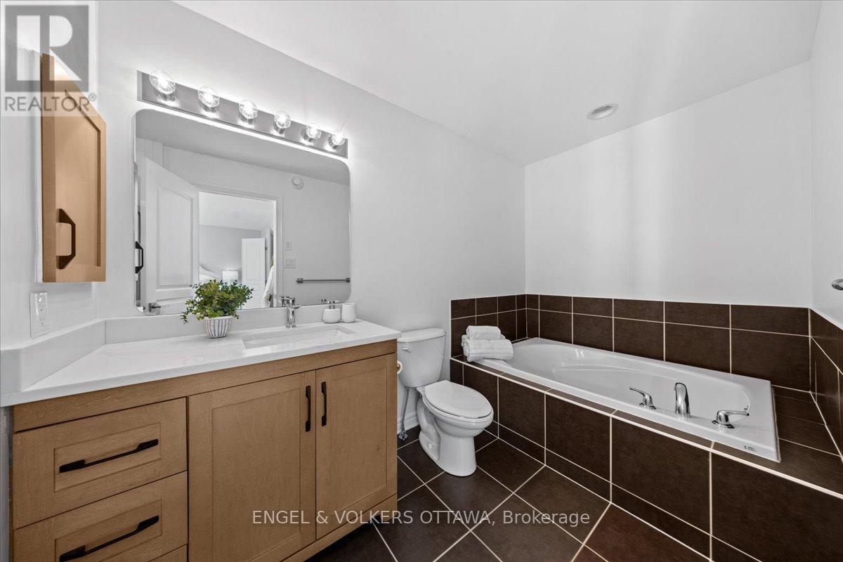 1003 Markwick Crescent, Ottawa, Ontario  K4A 4X5 - Photo 23 - X12447252