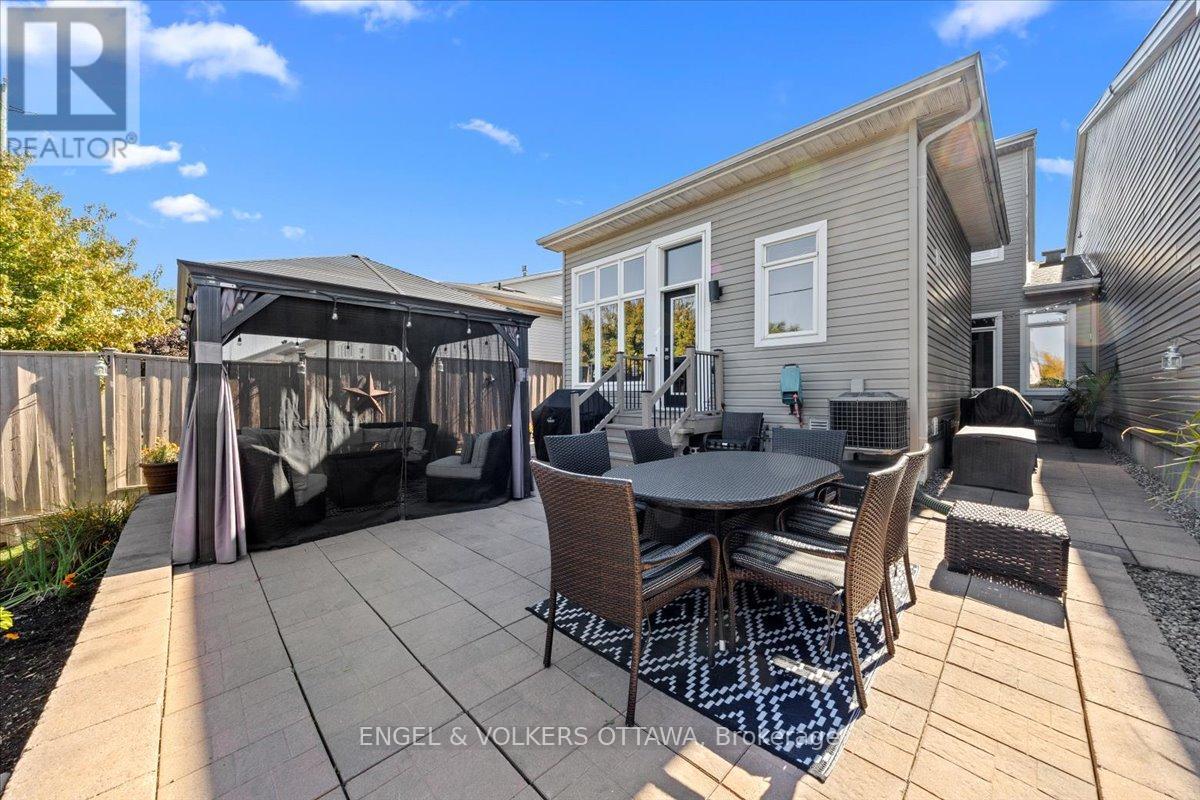 1003 Markwick Crescent, Ottawa, Ontario  K4A 4X5 - Photo 33 - X12447252