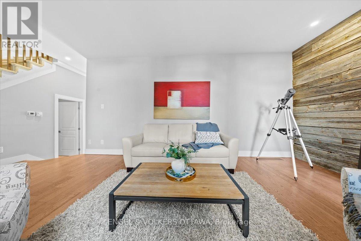 1003 Markwick Crescent, Ottawa, Ontario  K4A 4X5 - Photo 5 - X12447252