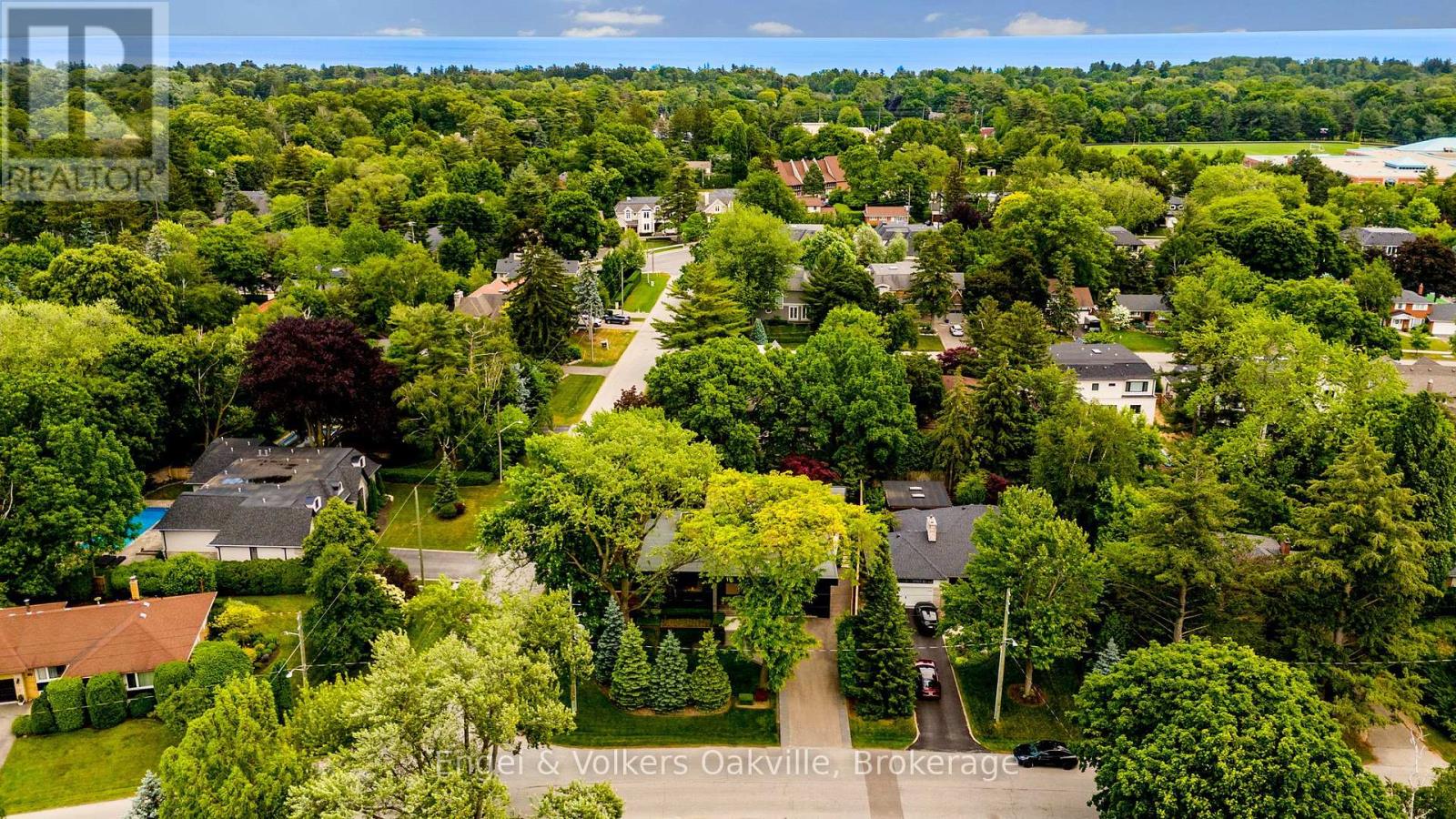 1516 Duncan Road, Oakville, Ontario  L6J 2R3 - Photo 3 - W12447179