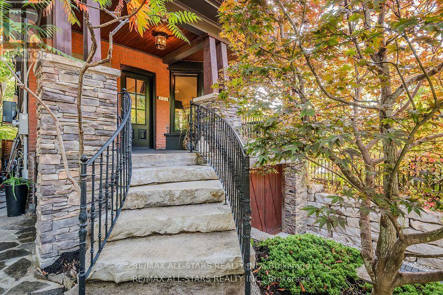 151 Balsam Avenue, Toronto, Ontario  M4E 3C2 - Photo 6 - E12447022