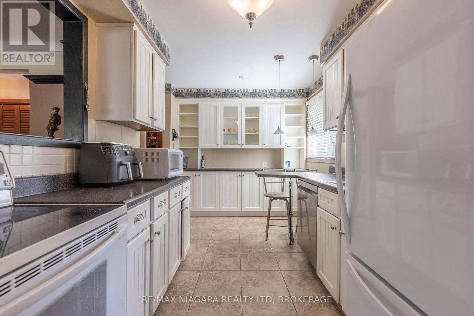 8 Jefferson Drive, St. Catharines, Ontario  L2N 3T9 - Photo 10 - X12447224