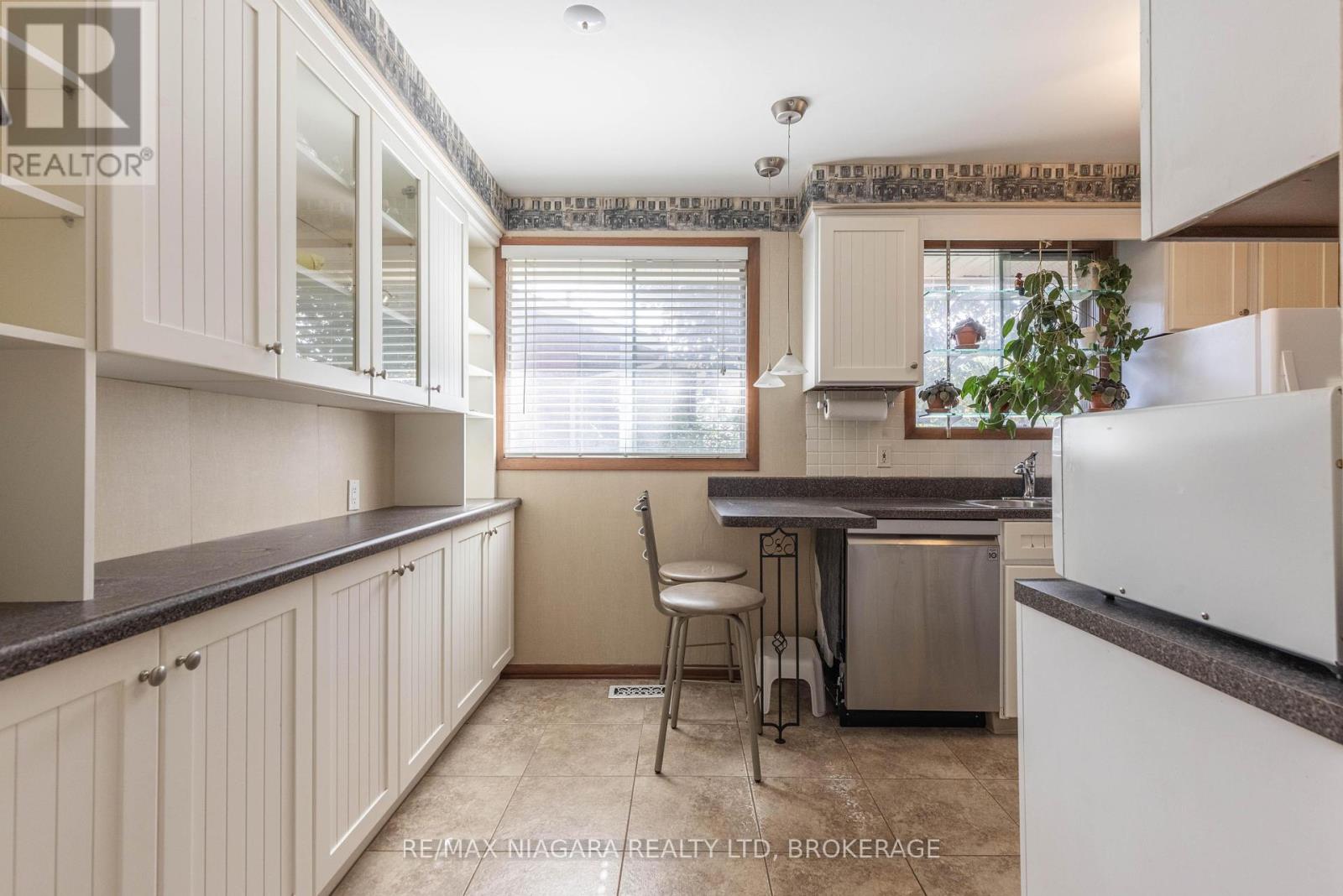 8 Jefferson Drive, St. Catharines, Ontario  L2N 3T9 - Photo 11 - X12447224