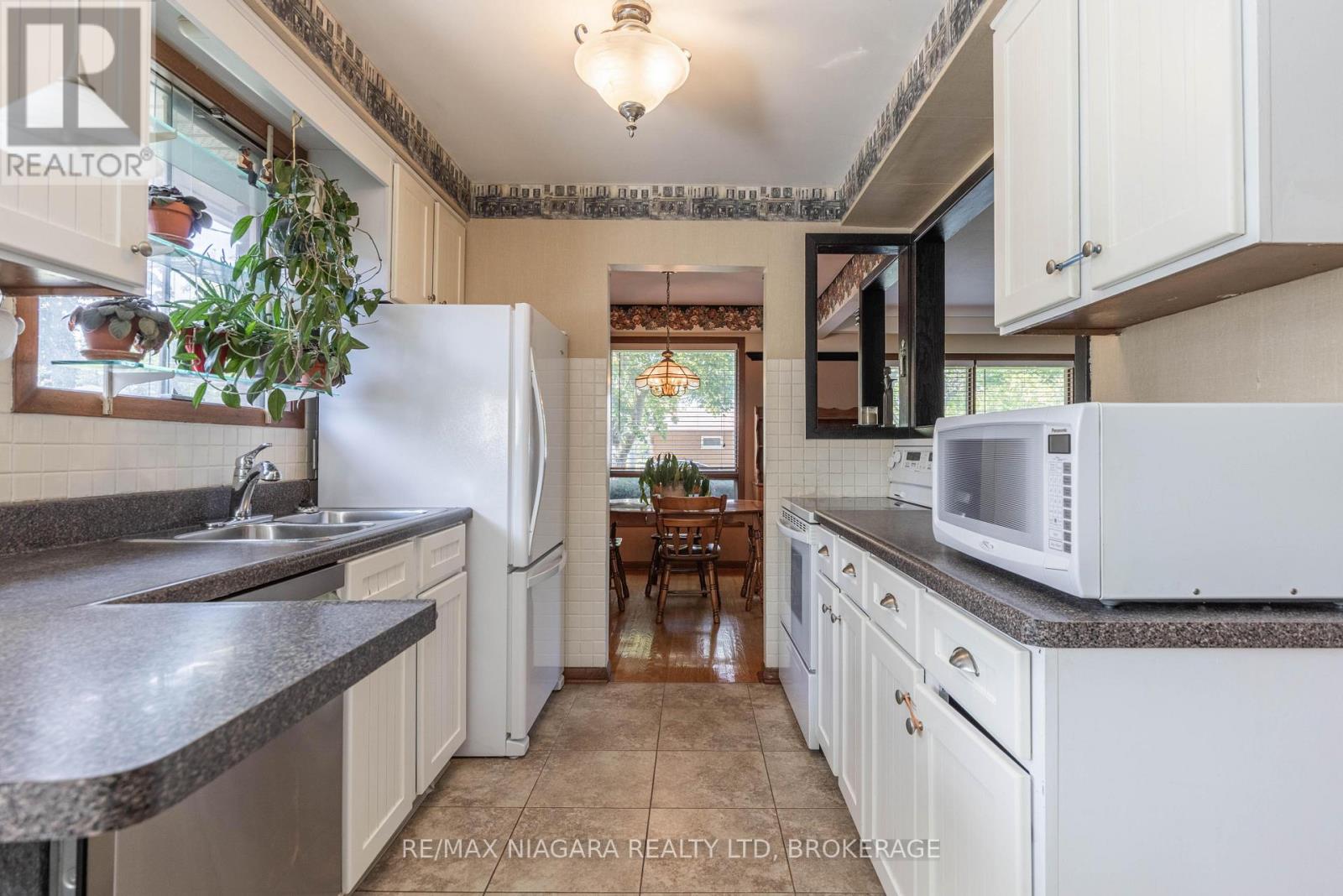 8 Jefferson Drive, St. Catharines, Ontario  L2N 3T9 - Photo 12 - X12447224