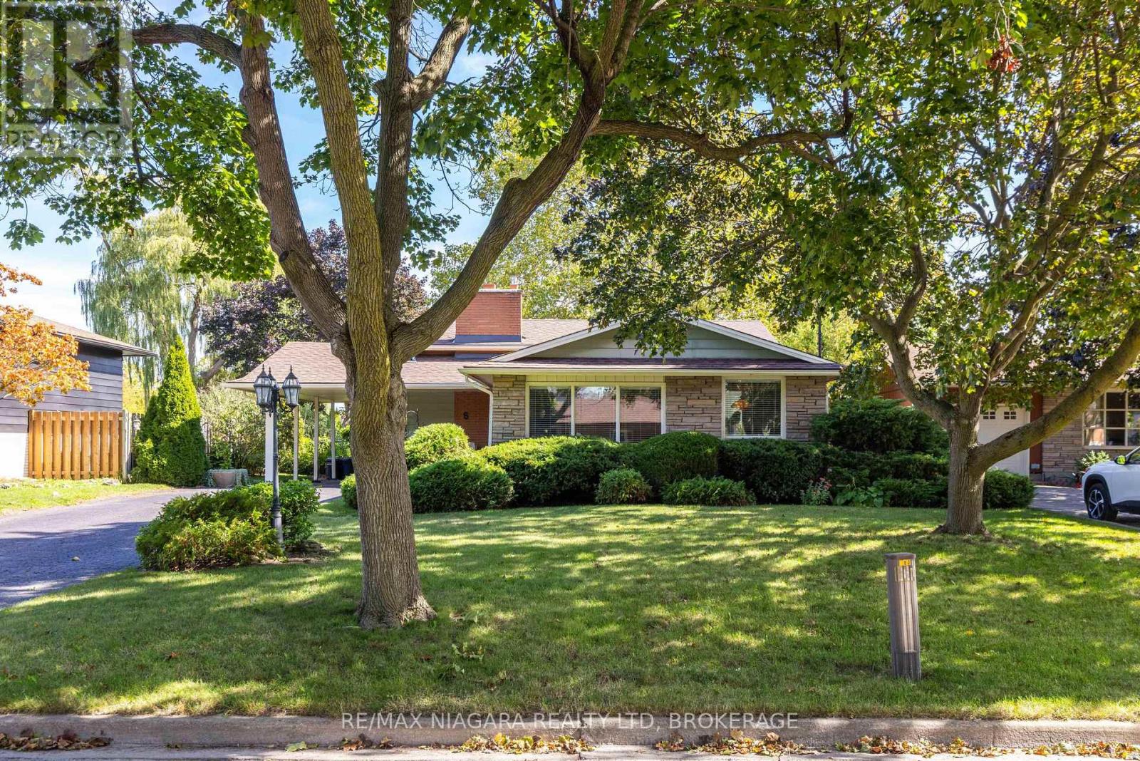 8 Jefferson Drive, St. Catharines, Ontario  L2N 3T9 - Photo 2 - X12447224