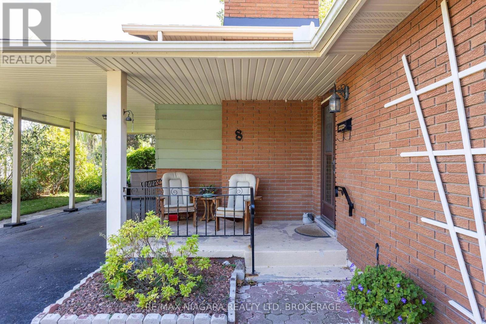 8 Jefferson Drive, St. Catharines, Ontario  L2N 3T9 - Photo 3 - X12447224