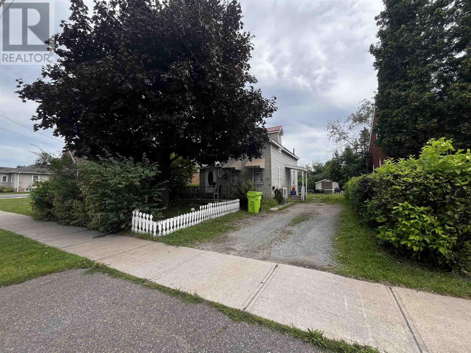 338 Third Ave, Sault Ste. Marie, Ontario  P6C 4M4 - Photo 2 - SM252303