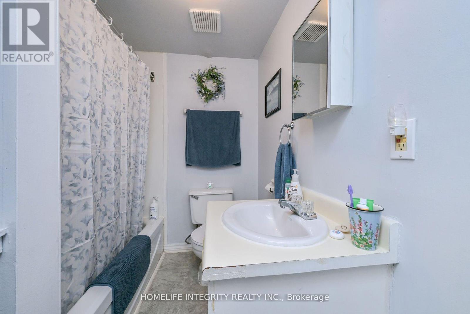 254 Centre Street E, Essa (Angus), Ontario  L0M 1B2 - Photo 14 - N12446983