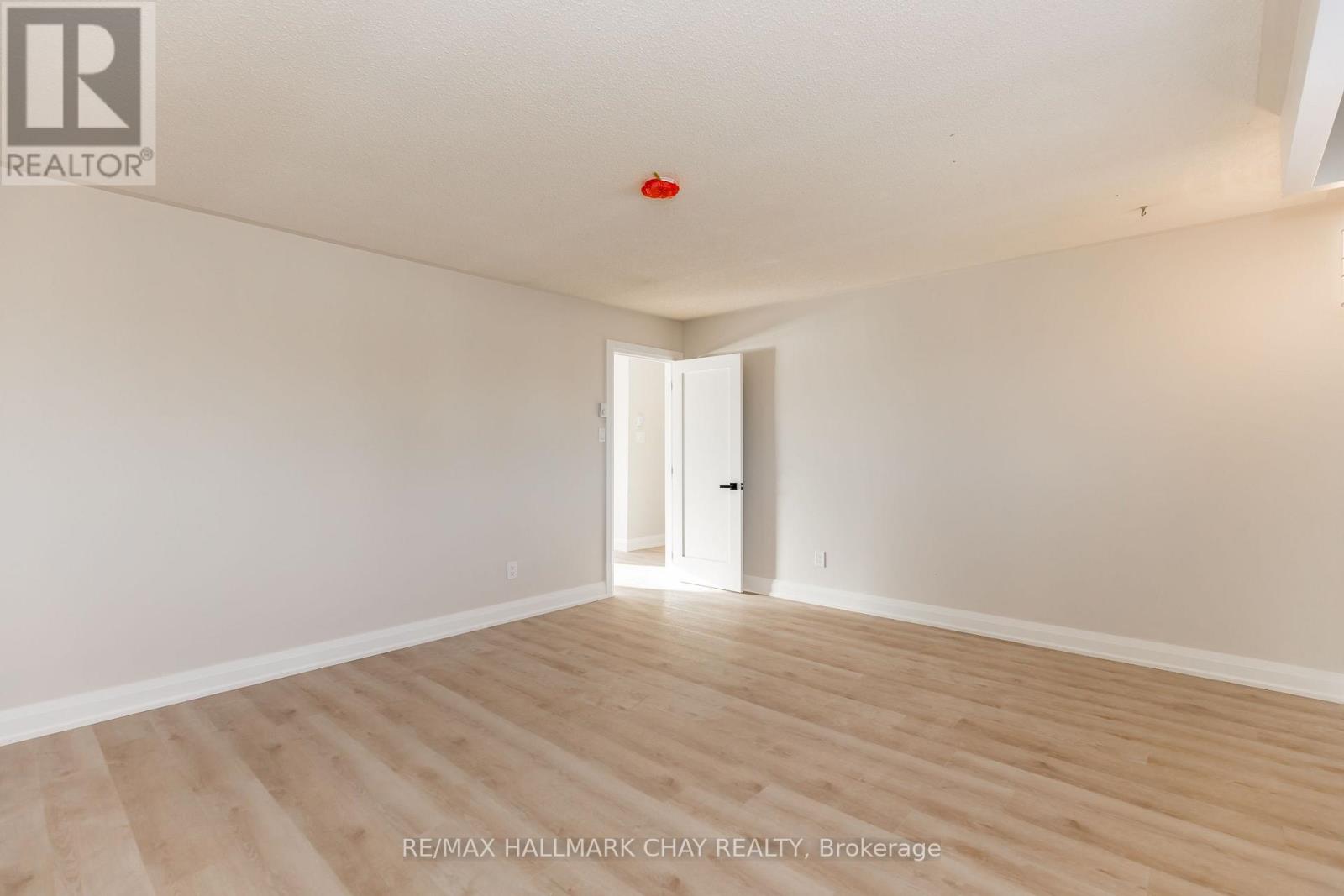Upper - 3993 Stouffville Road, Whitchurch-Stouffville, Ontario  L4A 3X1 - Photo 25 - N12446984