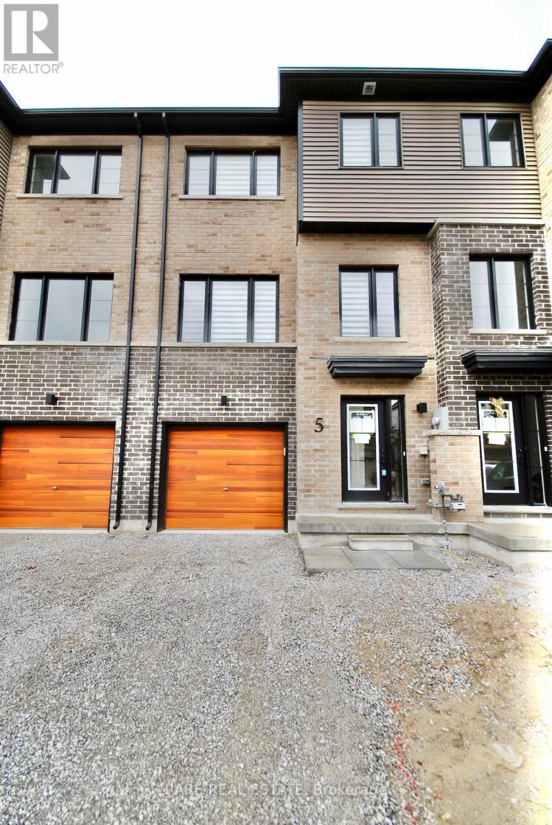 5 PUMPKIN CORNER CRESCENT, Barrie, Ontario