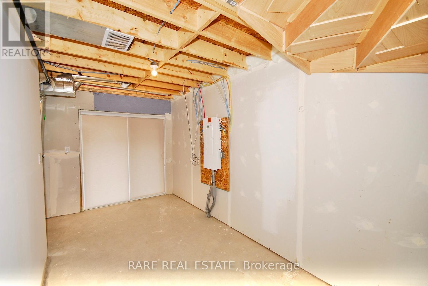 5 Pumpkin Corner Crescent, Barrie, Ontario  L9J 0C2 - Photo 15 - S12446989