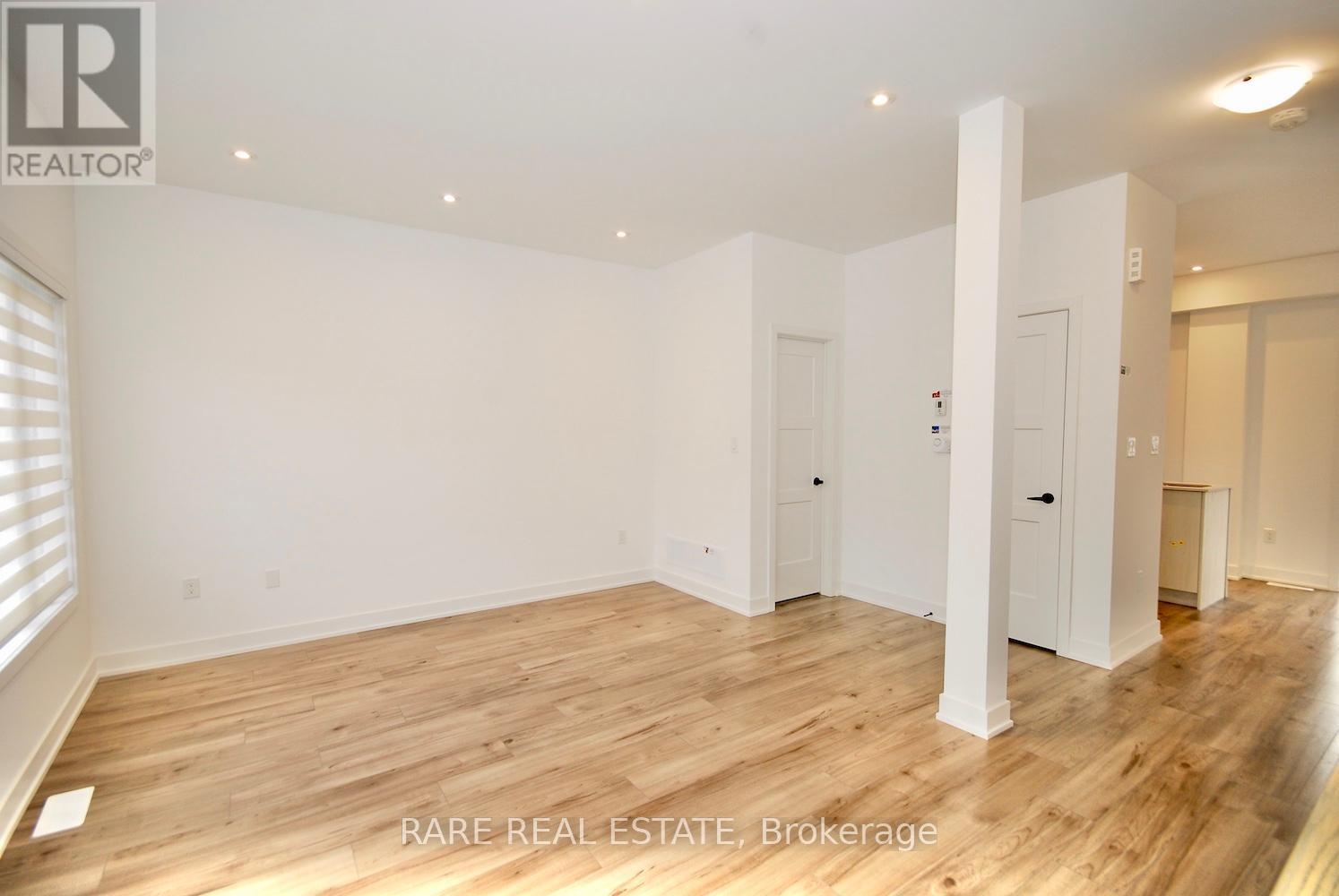 5 Pumpkin Corner Crescent, Barrie, Ontario  L9J 0C2 - Photo 4 - S12446989