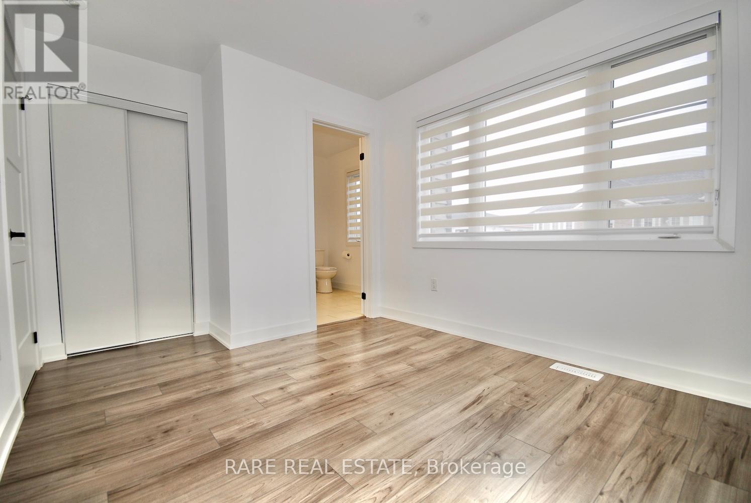 5 Pumpkin Corner Crescent, Barrie, Ontario  L9J 0C2 - Photo 6 - S12446989