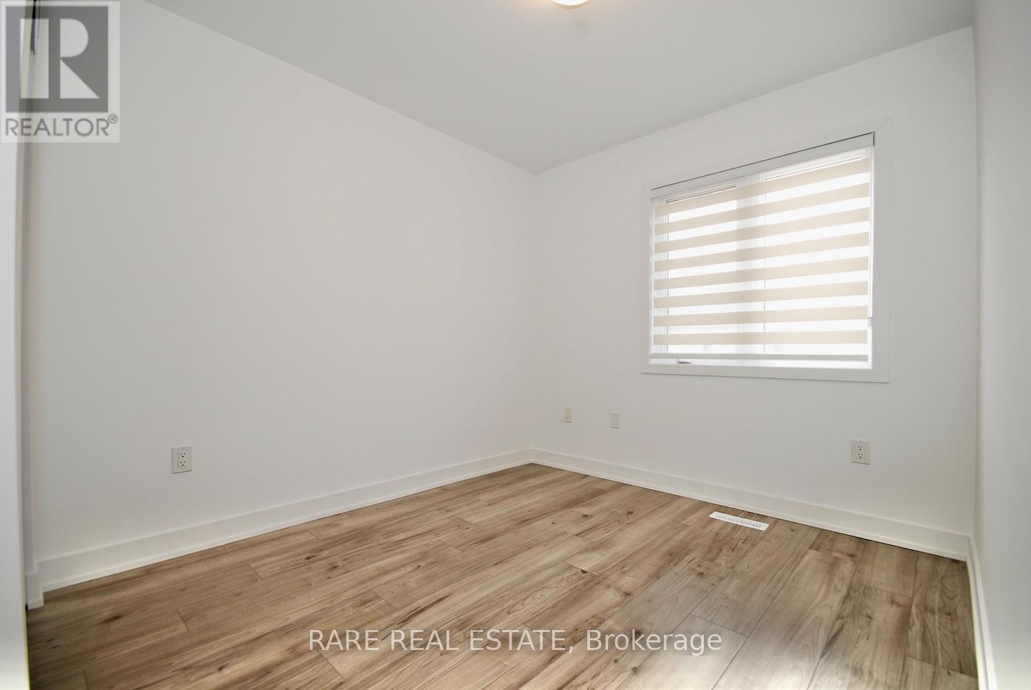 5 Pumpkin Corner Crescent, Barrie, Ontario  L9J 0C2 - Photo 9 - S12446989