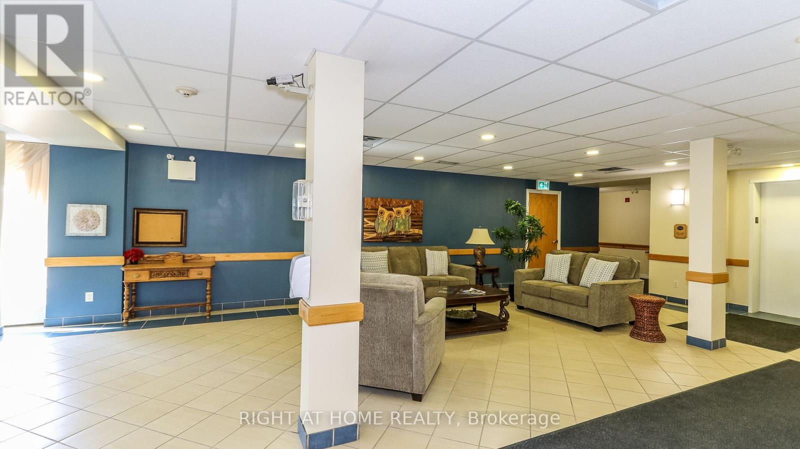 101 - 90 Dean Avenue, Barrie (Painswick South), Ontario  L4N 0M3 - Photo 12 - S12447002