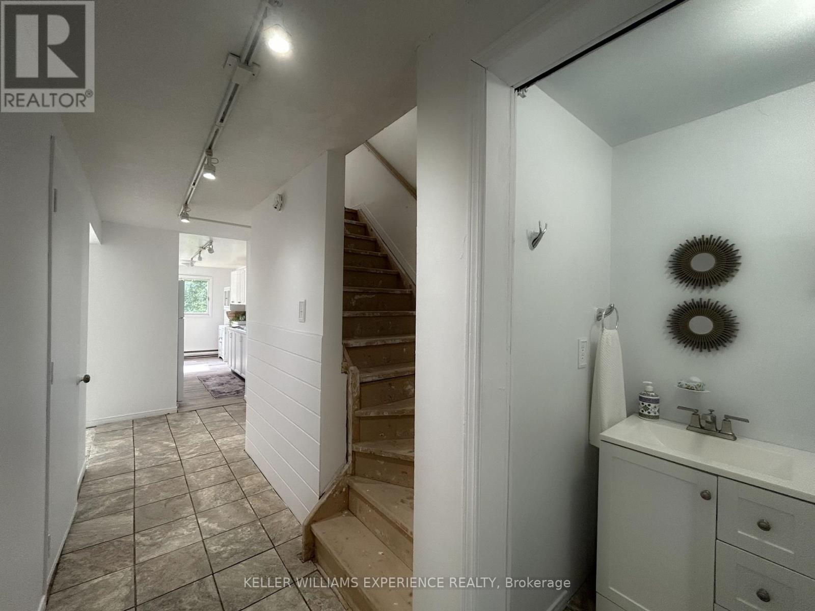 49 Laurie Crescent, Barrie (Wellington), Ontario  L4M 6C7 - Photo 16 - S12447016