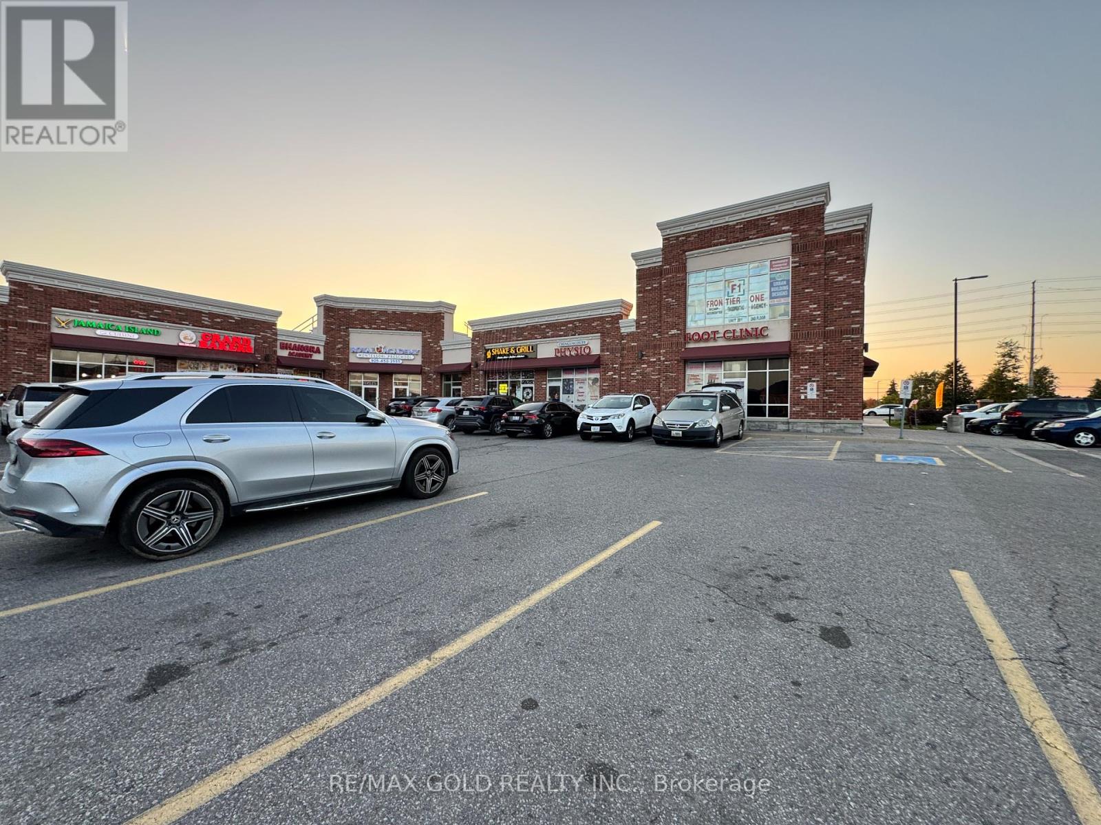 10 - 965 Bovaird Drive W, Brampton (Fletcher's Meadow), Ontario  L7A 1R4 - Photo 12 - W12437847