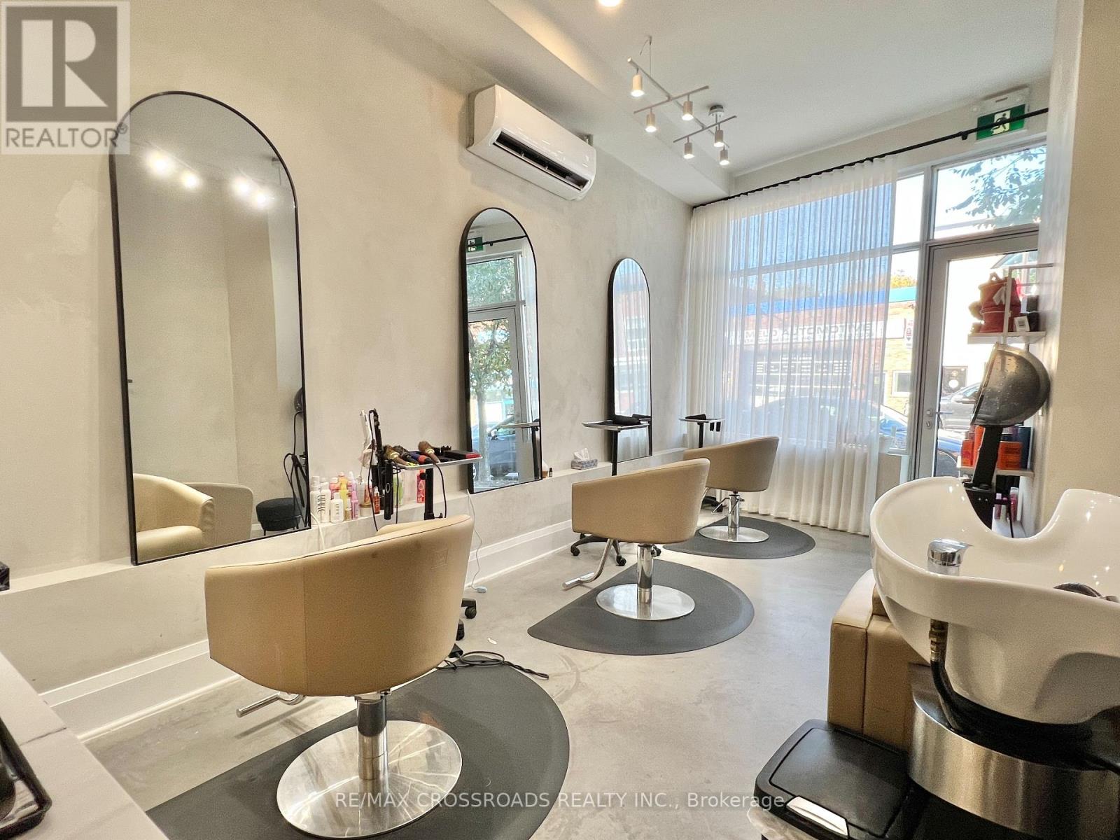 1a - 3333 Dundas Street W, Toronto, Ontario  M6P 2A6 - Photo 5 - W12436396