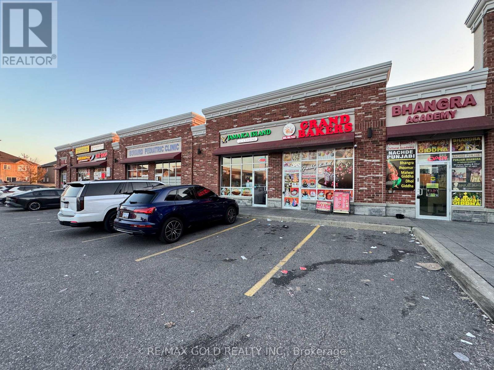 10 - 965 Bovaird Drive W, Brampton (Fletcher's Meadow), Ontario  L7A 1R4 - Photo 16 - W12437847