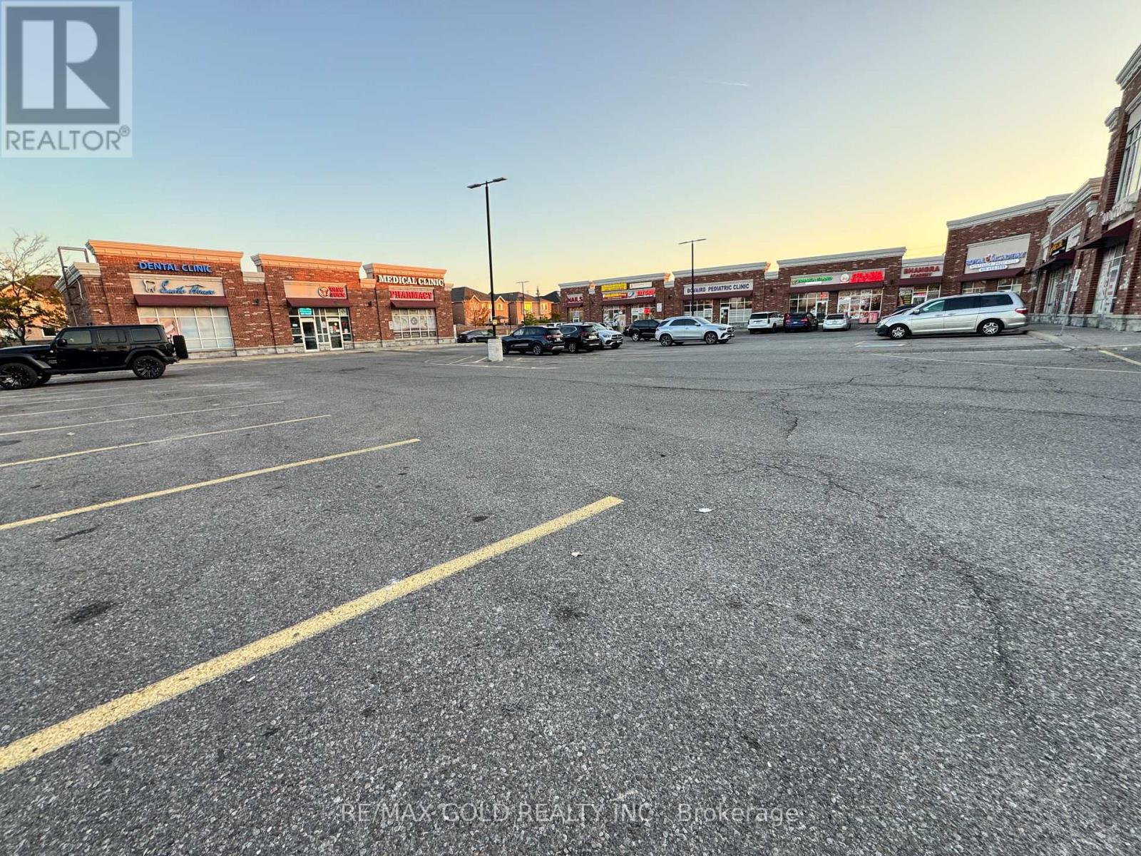 10 - 965 Bovaird Drive W, Brampton (Fletcher's Meadow), Ontario  L7A 1R4 - Photo 2 - W12437847