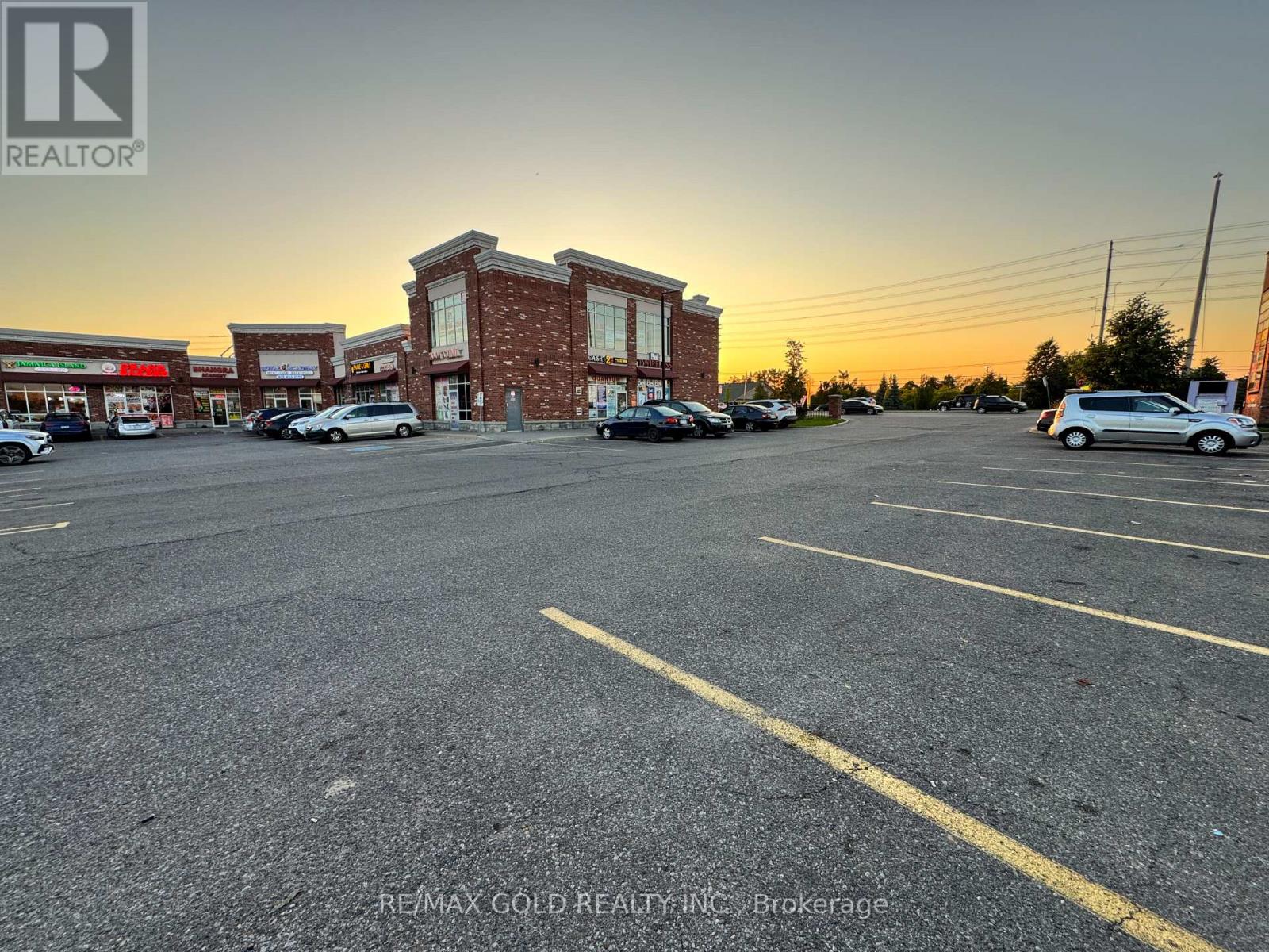 10 - 965 Bovaird Drive W, Brampton (Fletcher's Meadow), Ontario  L7A 1R4 - Photo 6 - W12437847