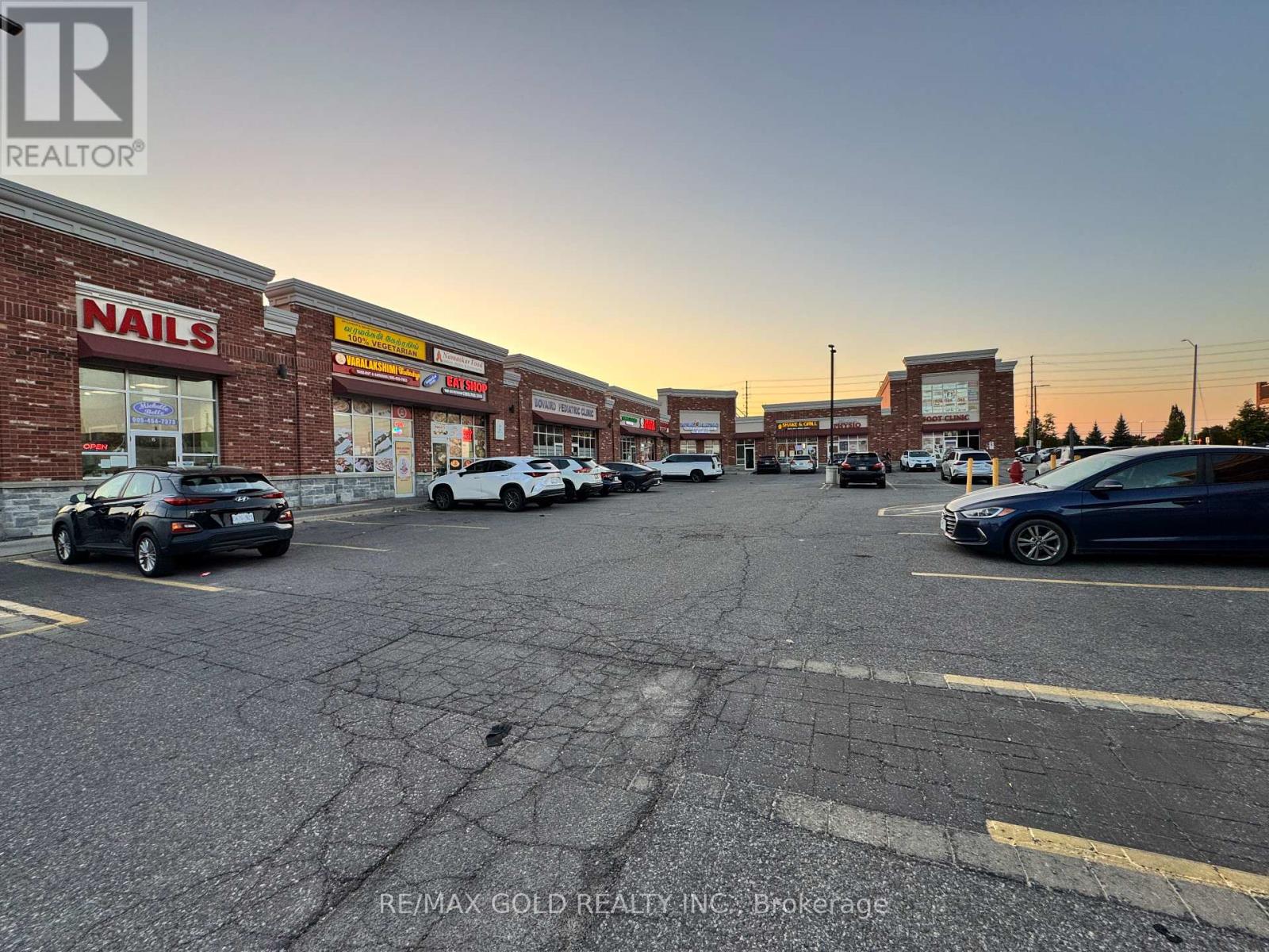 10 - 965 Bovaird Drive W, Brampton (Fletcher's Meadow), Ontario  L7A 1R4 - Photo 19 - W12437847