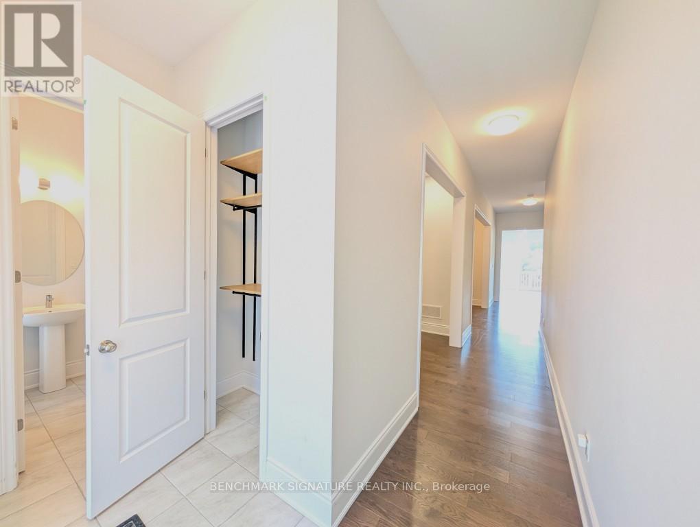 192 Sunset Vista Court, Aurora, Ontario  L4G 3Y1 - Photo 5 - N12445890