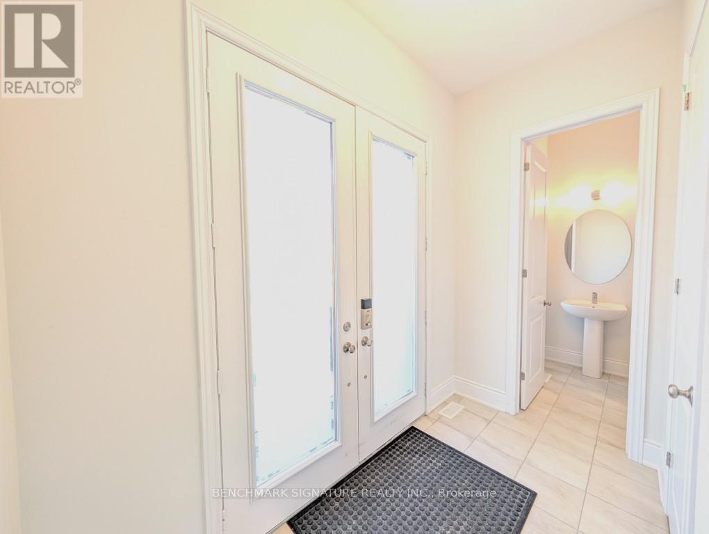 192 Sunset Vista Court, Aurora, Ontario  L4G 3Y1 - Photo 3 - N12445890