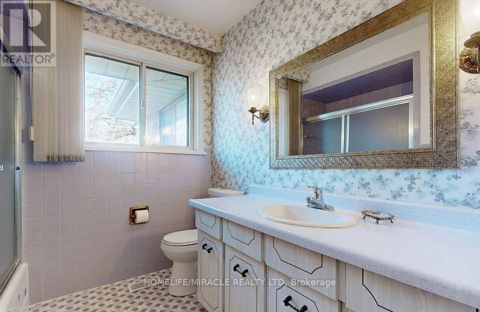 78 Wincott Drive W, Toronto, Ontario  M9R 2P1 - Photo 13 - W12401417
