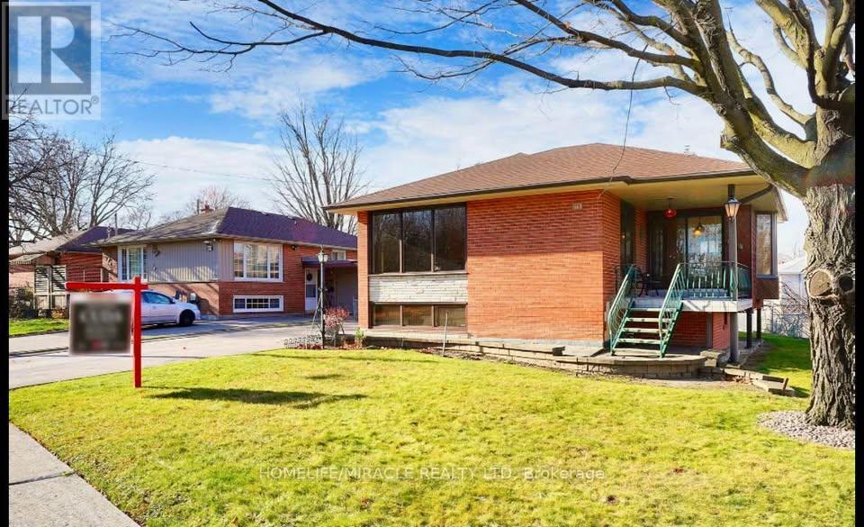 78 Wincott Drive W, Toronto, Ontario  M9R 2P1 - Photo 2 - W12401417