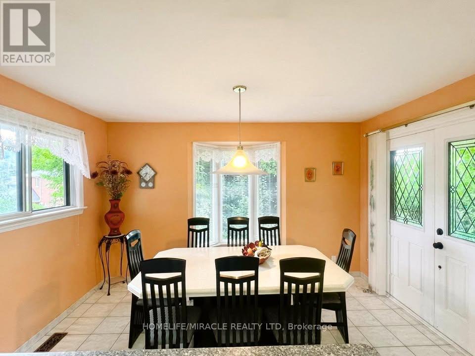 78 Wincott Drive W, Toronto, Ontario  M9R 2P1 - Photo 5 - W12401417