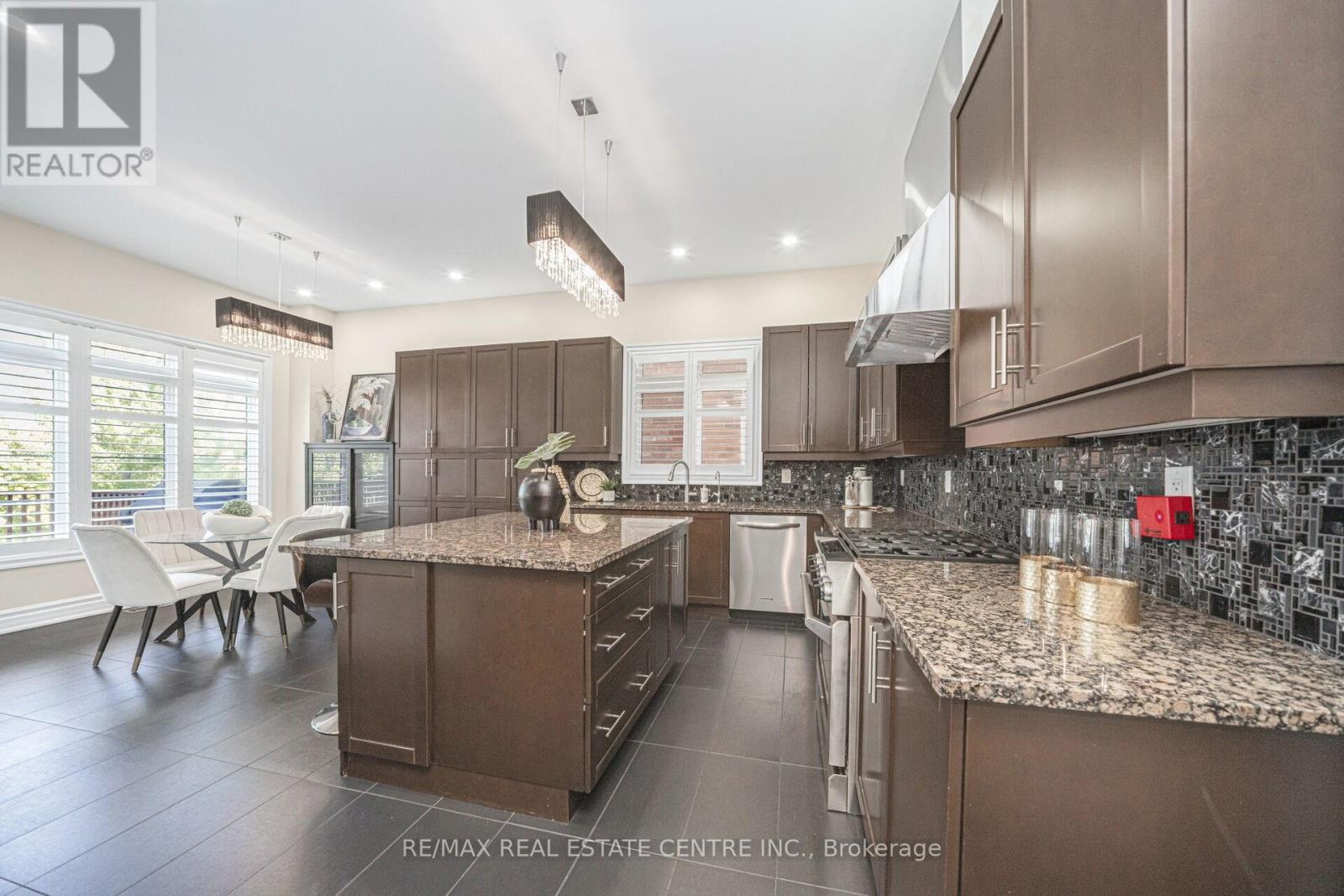 15 Interlacken Drive, Brampton (Credit Valley), Ontario  L6X 0Y1 - Photo 13 - W12447006
