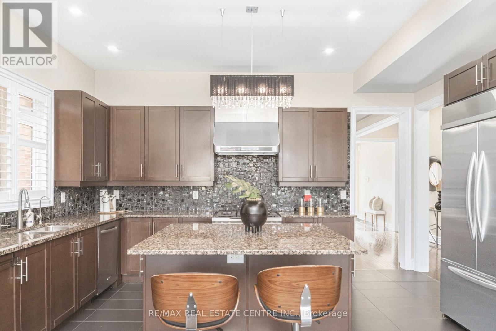 15 Interlacken Drive, Brampton (Credit Valley), Ontario  L6X 0Y1 - Photo 14 - W12447006