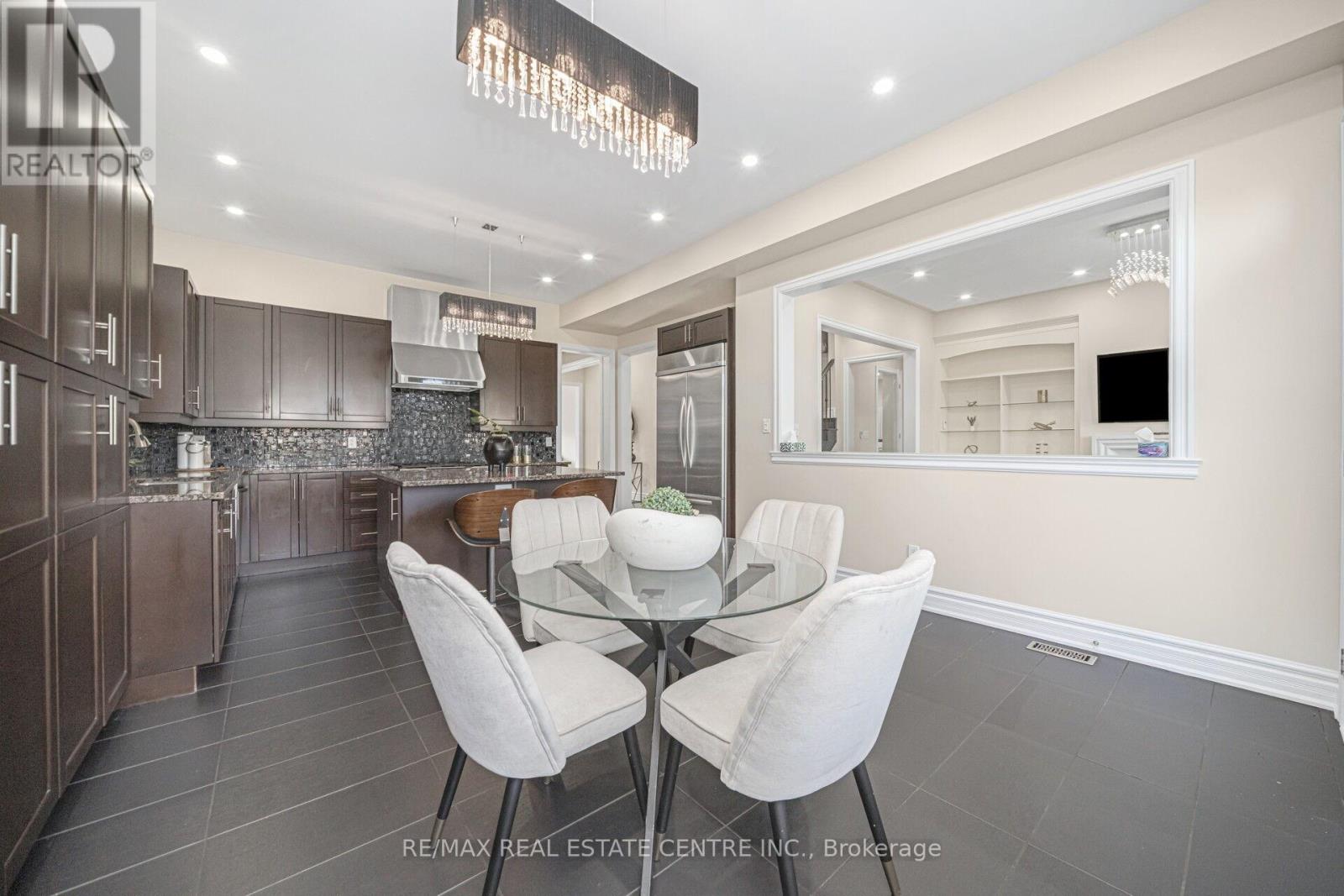 15 Interlacken Drive, Brampton (Credit Valley), Ontario  L6X 0Y1 - Photo 16 - W12447006