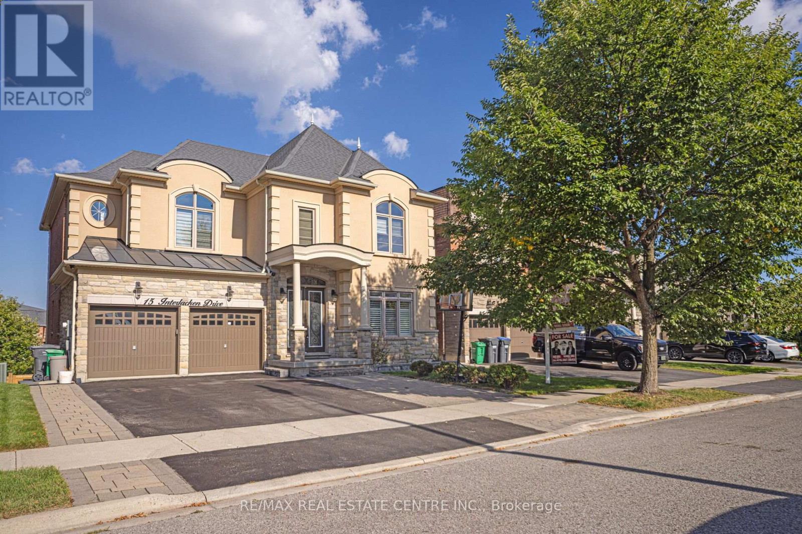 15 Interlacken Drive, Brampton (Credit Valley), Ontario  L6X 0Y1 - Photo 2 - W12447006