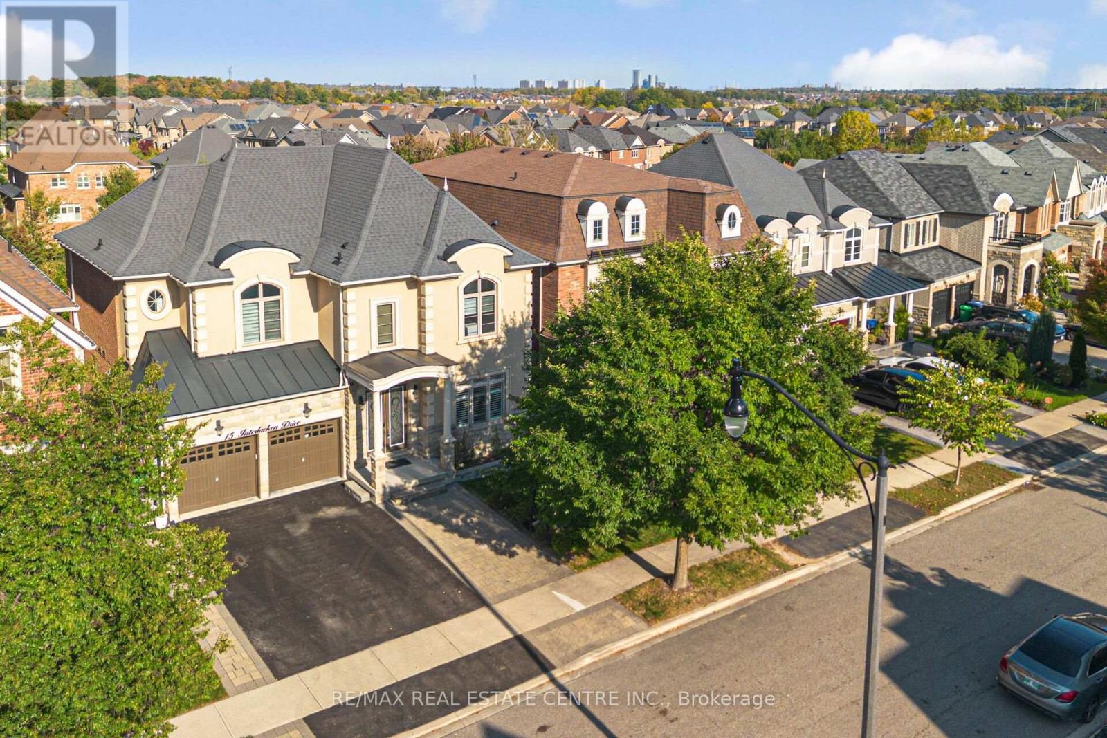 15 Interlacken Drive, Brampton (Credit Valley), Ontario  L6X 0Y1 - Photo 3 - W12447006