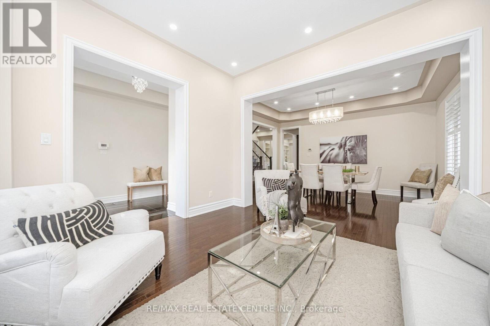 15 Interlacken Drive, Brampton (Credit Valley), Ontario  L6X 0Y1 - Photo 7 - W12447006