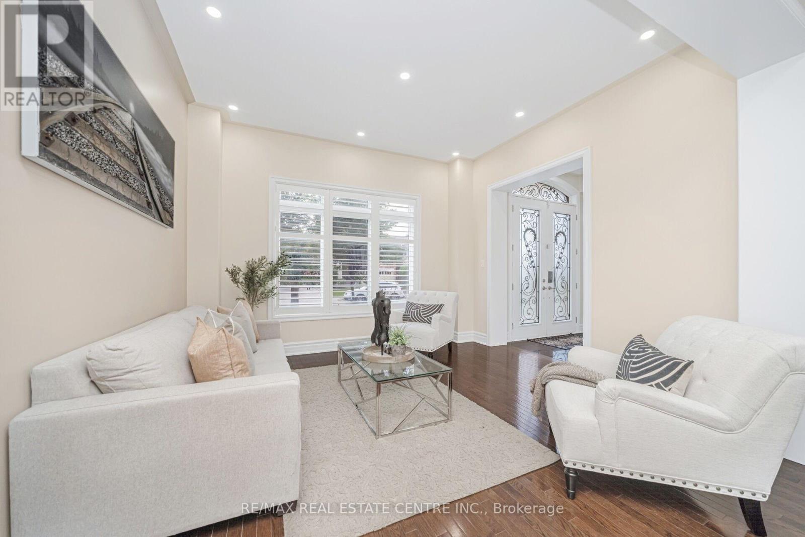 15 Interlacken Drive, Brampton (Credit Valley), Ontario  L6X 0Y1 - Photo 8 - W12447006